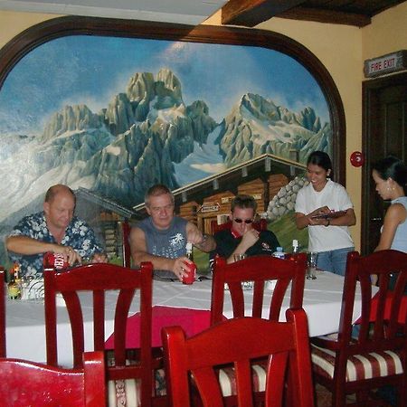 Swiss Chalet Angeles Bagian luar foto