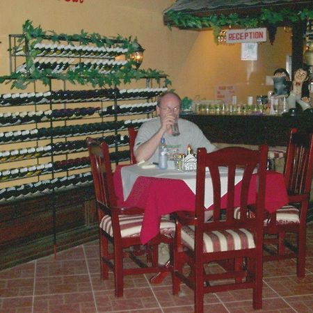 Swiss Chalet Angeles Bagian luar foto