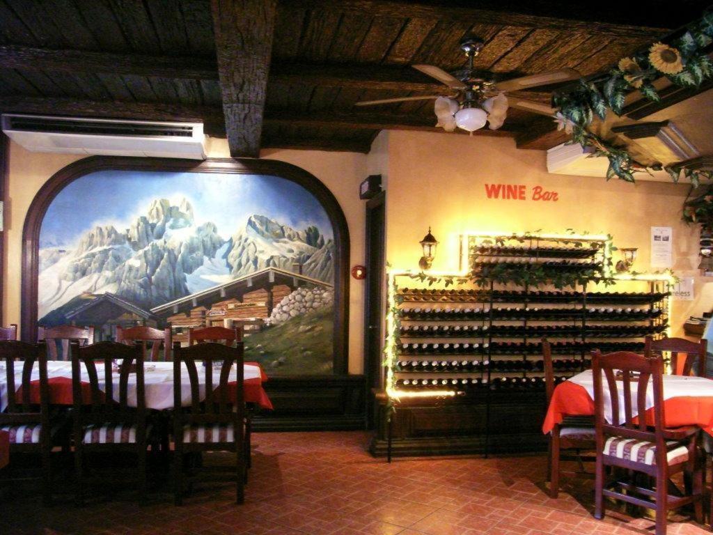 Swiss Chalet Angeles Bagian luar foto