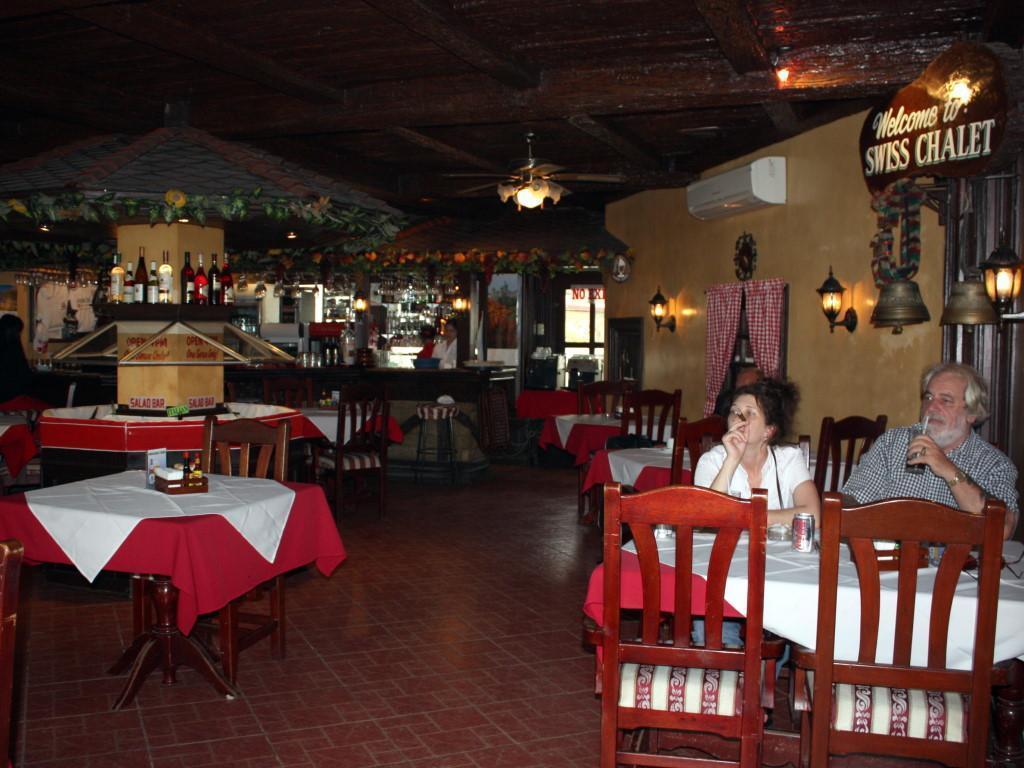 Swiss Chalet Angeles Bagian luar foto